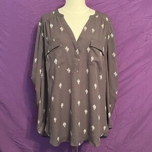 Torrid Harper Georgette 3/4 Sleeve Pullover Blouse in Gray Cactus Print. Size 2X